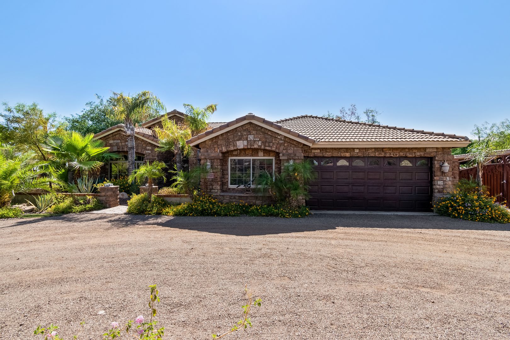Cave Creek House: 28432 N 44th Street