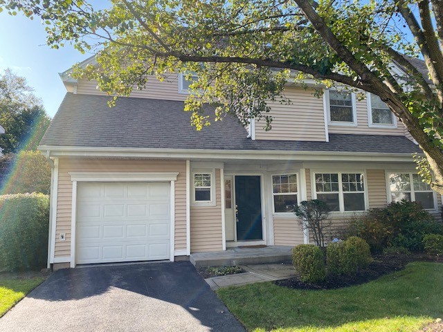 White Plains House: 51 Winding Ridge Rd