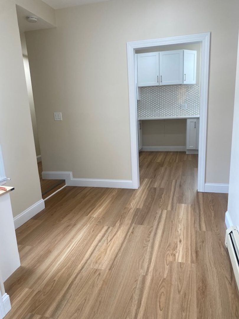 Sleepy Hollow Apartment: 282 N Washington St