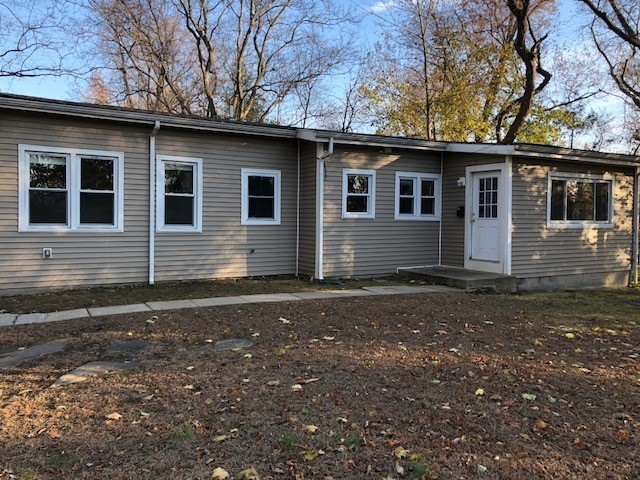 Montrose Apartment: 19 Henning Drive