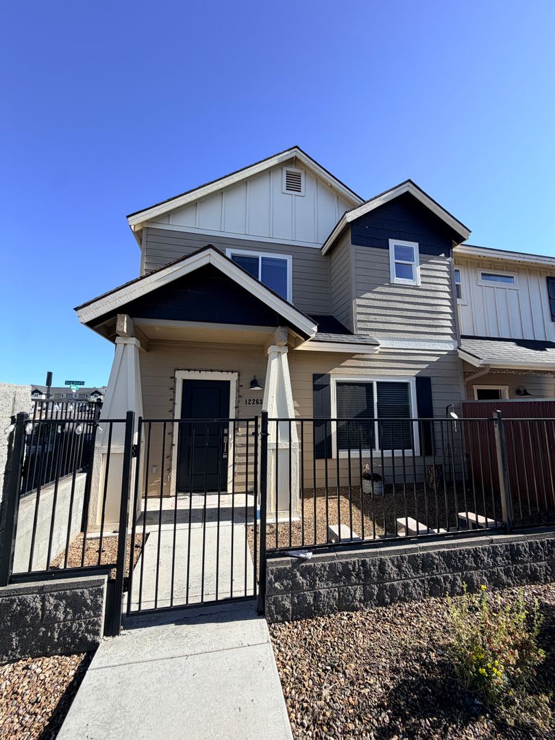 Bellemont Townhome: 12263 Solid Rock Drive