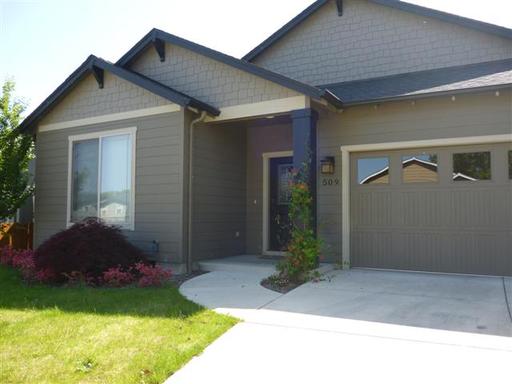 Beautiful 3 Bedroom, 2 Bathroom Home in SW Medford – photo 1