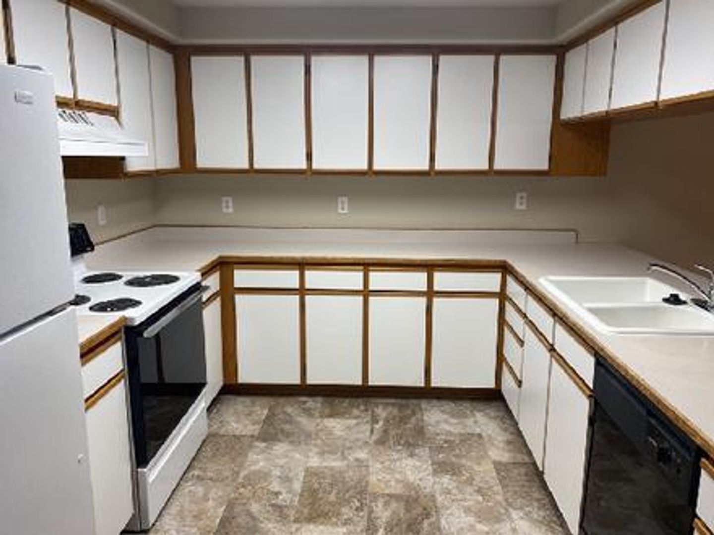 Medford Apartment: 2731 Crater Lake Ave #1-14