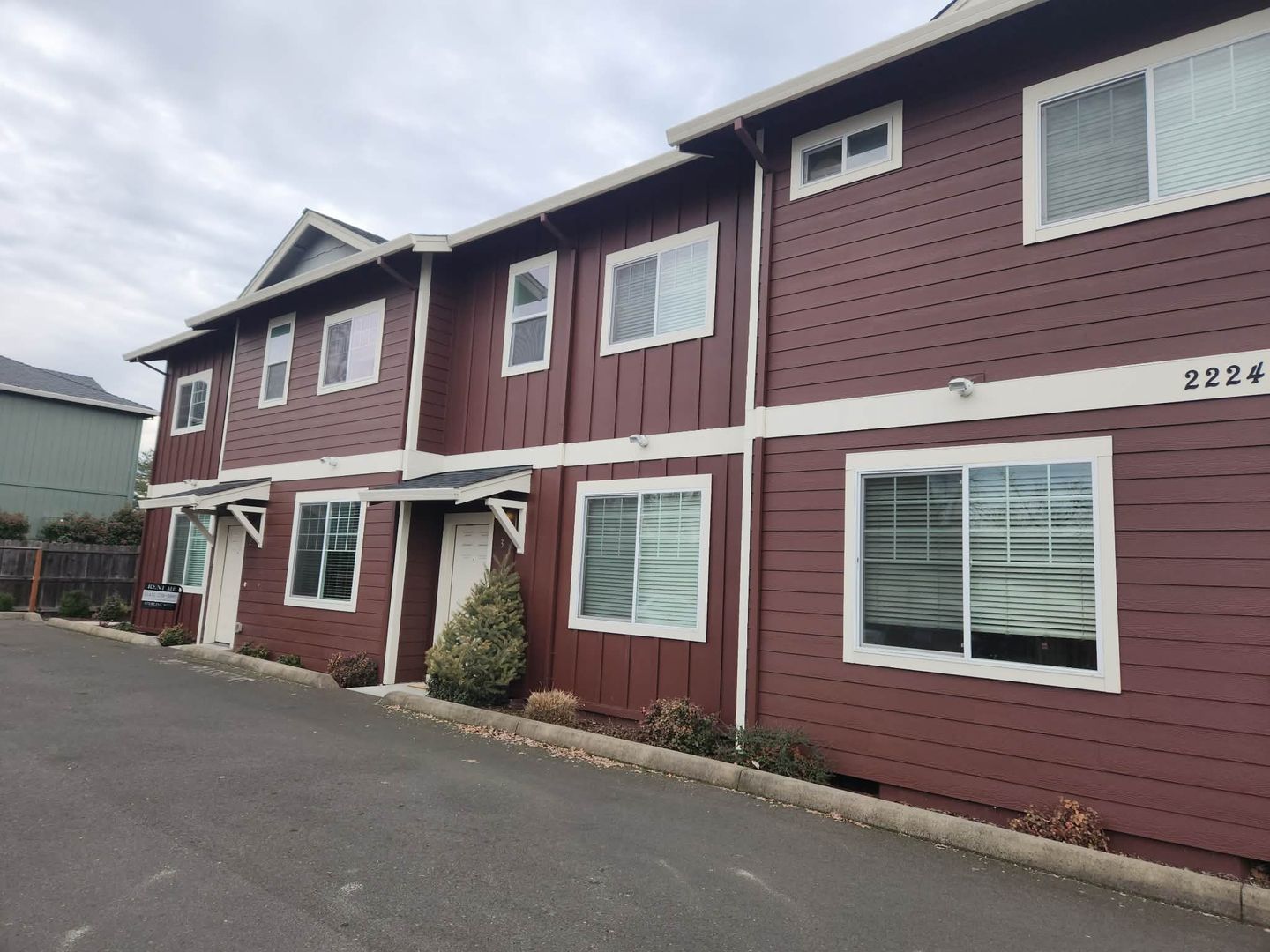 Medford Apartment: 2224 Crater Lake Ave