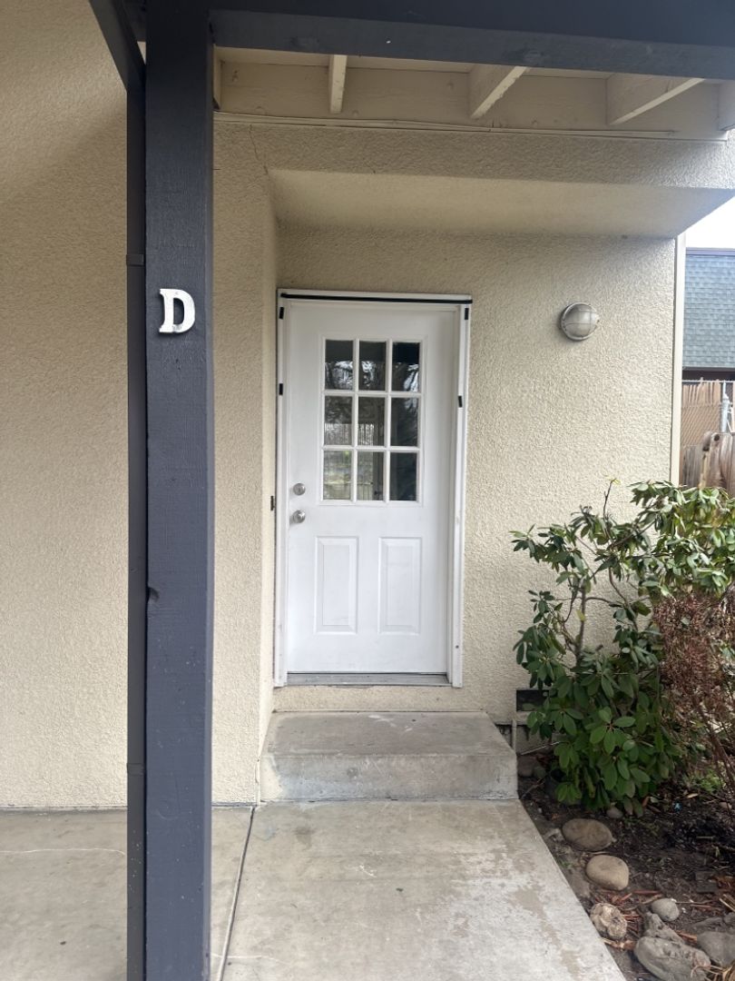 Medford Apartment: 2039 Campus Dr