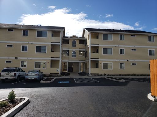 2 Bed, 2 Bath Upstairs Apartment Located in Central Point!