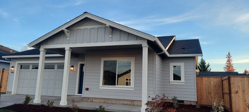 Beautiful 3 Bedroom, 2 Bathroom Home in Central Point