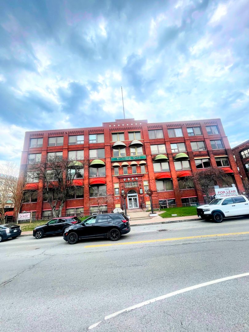 Rochester Apartment: 274 N Goodman St
