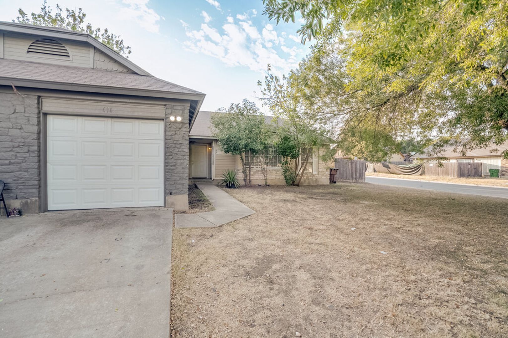 Round Rock Apartment: 616 Greenlawn Blvd