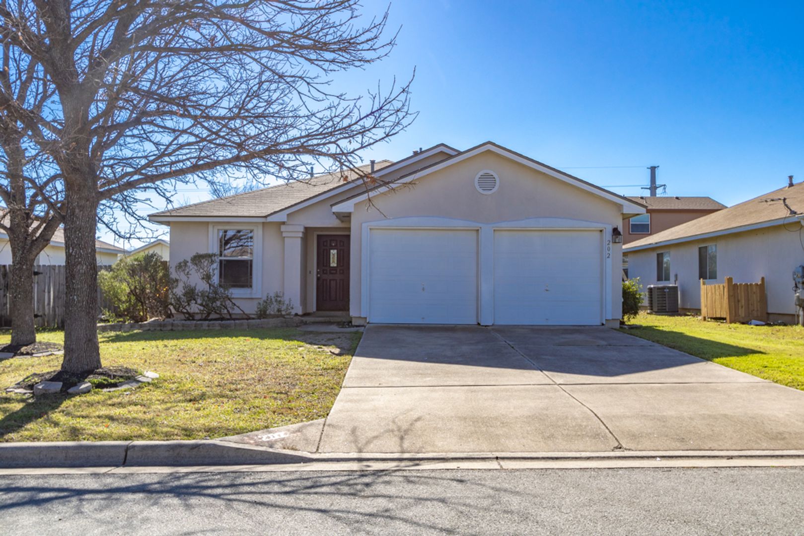 Leander House: 202 Golden Gate Dr