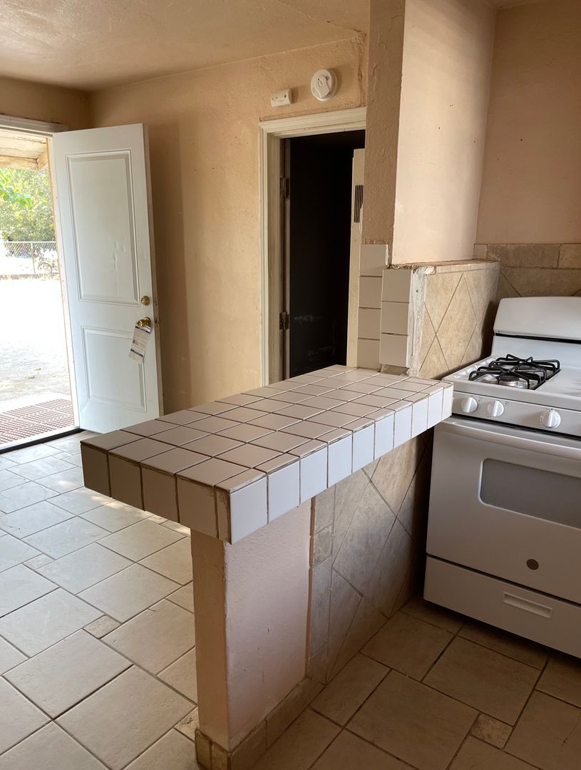Porterville Apartment: E. Cleo Avenue