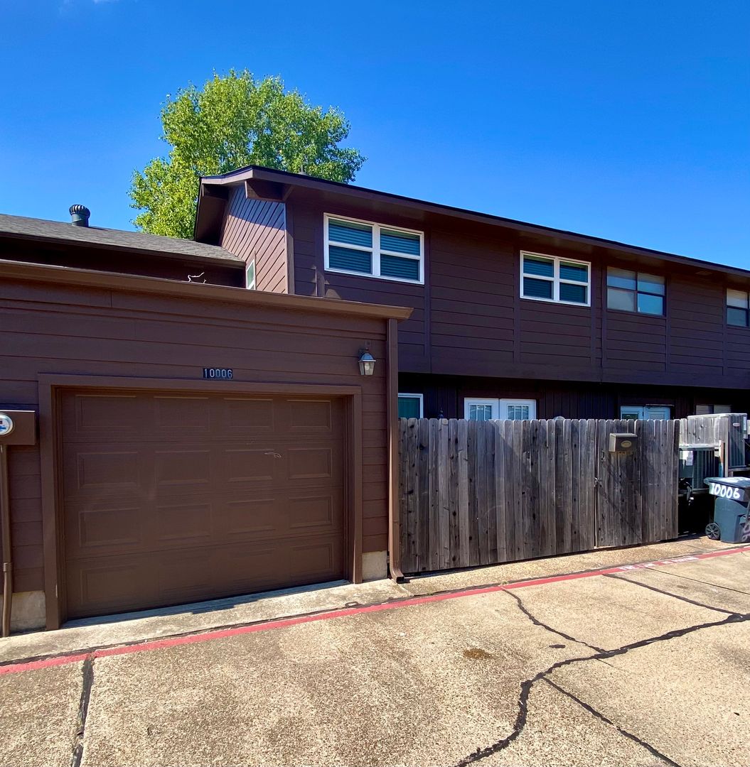 ** 3/1.5 RIVER OAKS CONDOMINIUM **