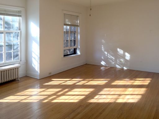 Extraordinary Three Bedroom, Two Full Bath Apartment Home incl. Butler Pantry & Den – photo 1