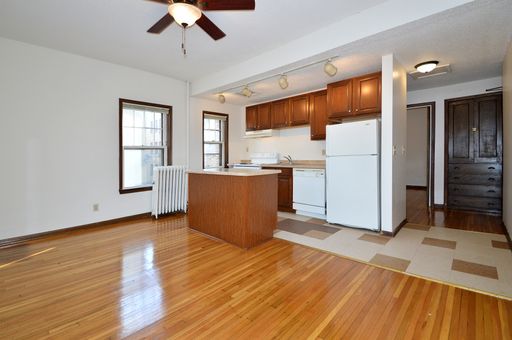 Corner One Bedroom Apartment Home – photo 1