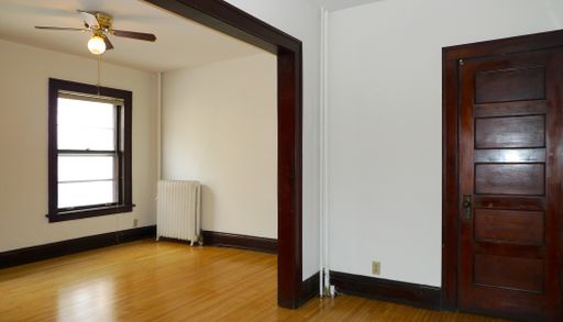 Cozy, Corner One Bedroom Apartment Home – photo 1