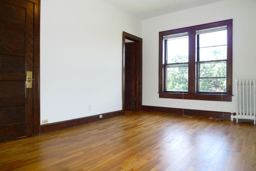 Top Floor One Bedroom Apartment Home - Downtown View – photo 1