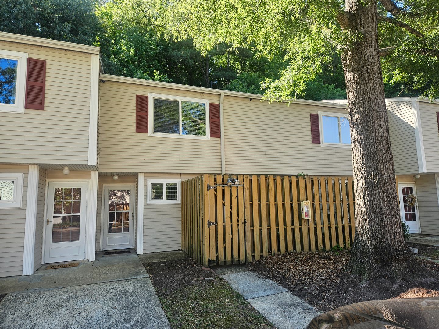 Chapel Hill Townhome: 220 Elizabeth Street Apt A14