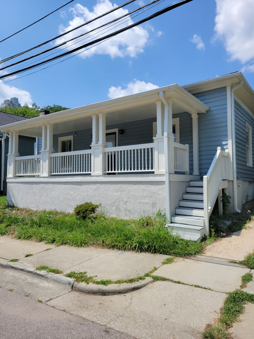 Raleigh House: 219 E. South Street