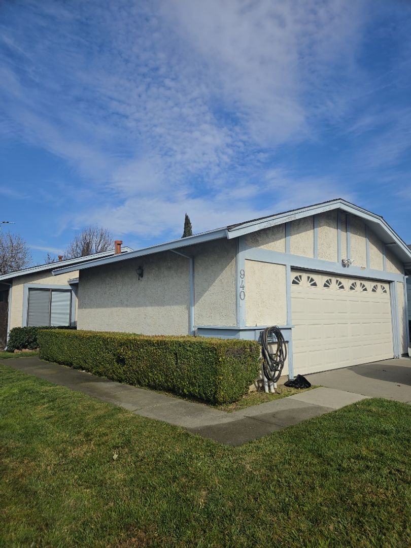 Fairfield House: 940 Matthew Court