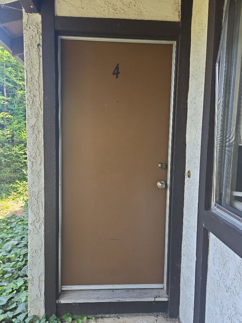 Fairfield Apartment: 930 East Tabor Avenue