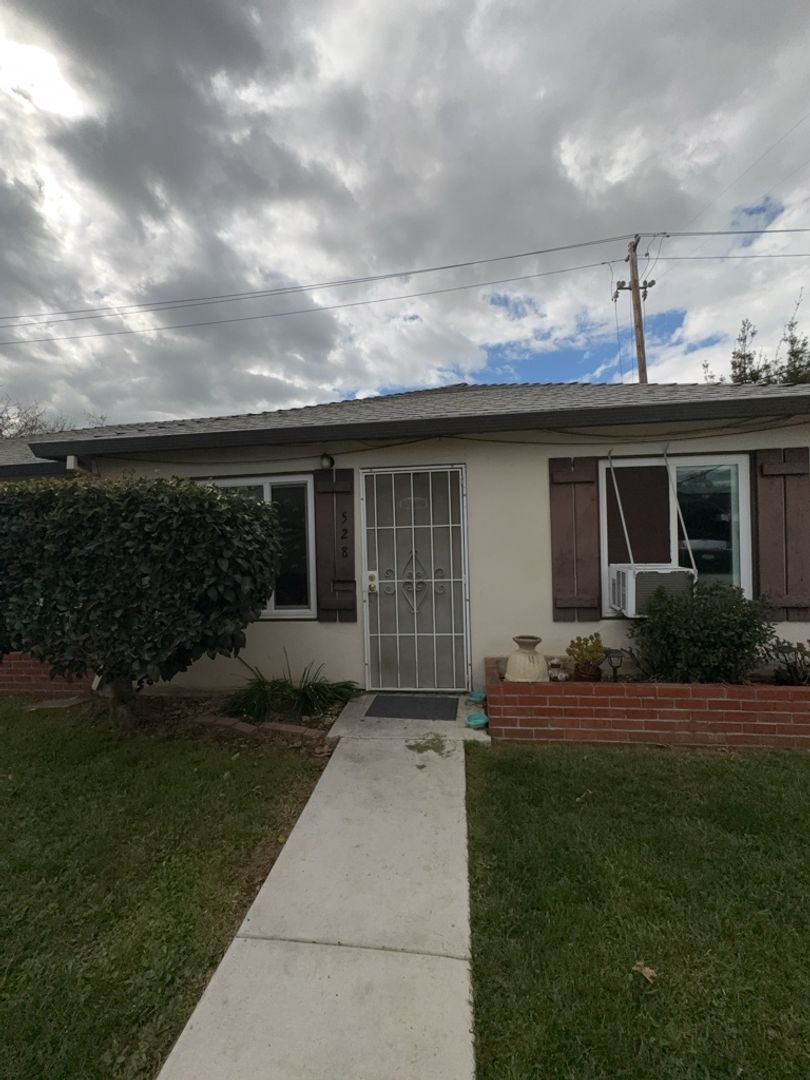 Fairfield Apartment: 524 Carpenter Street