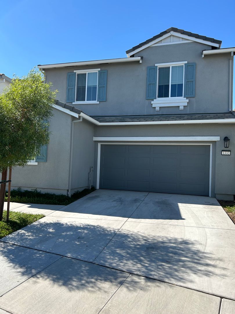 FAIRFIELD House: 1332 RENEWAL LN