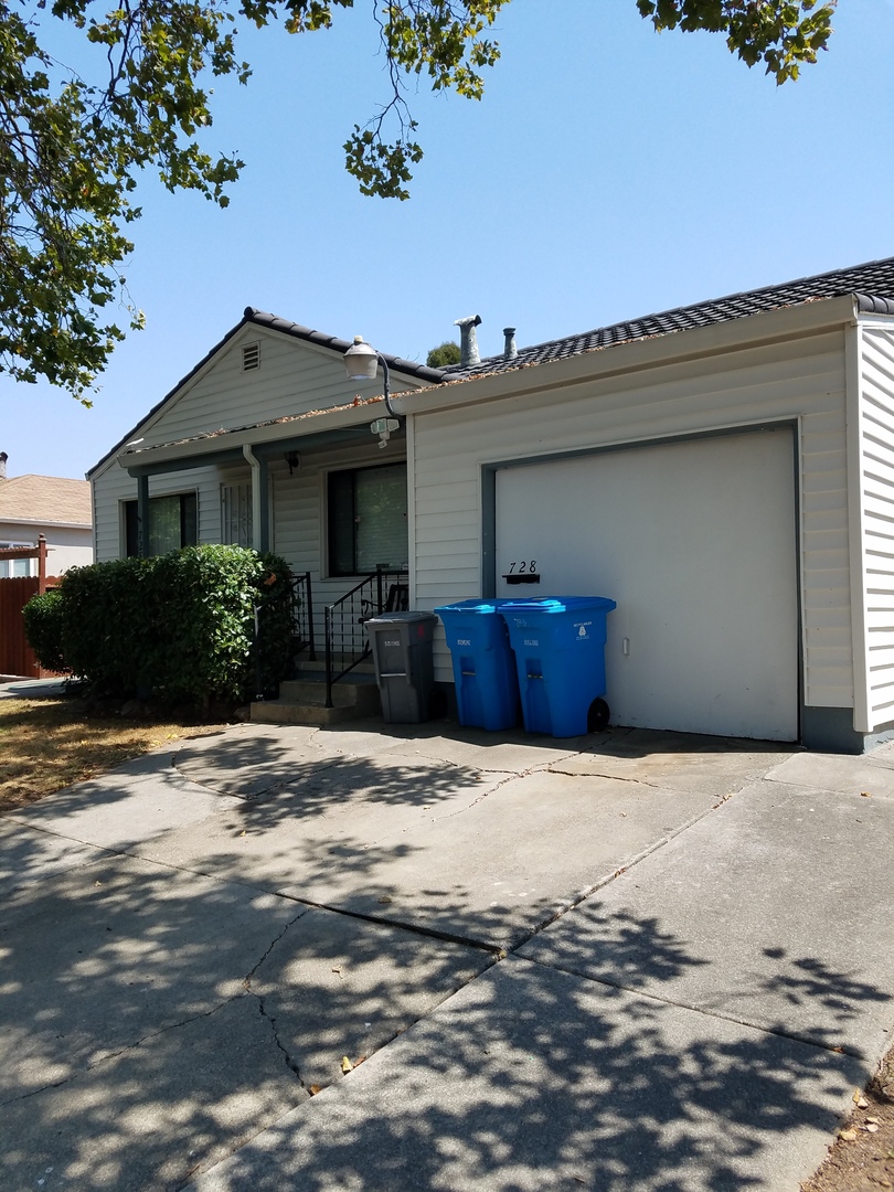Vallejo House: 728 Beechwood Avenue