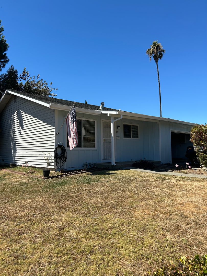 Fairfield House: 341 E. Alaska