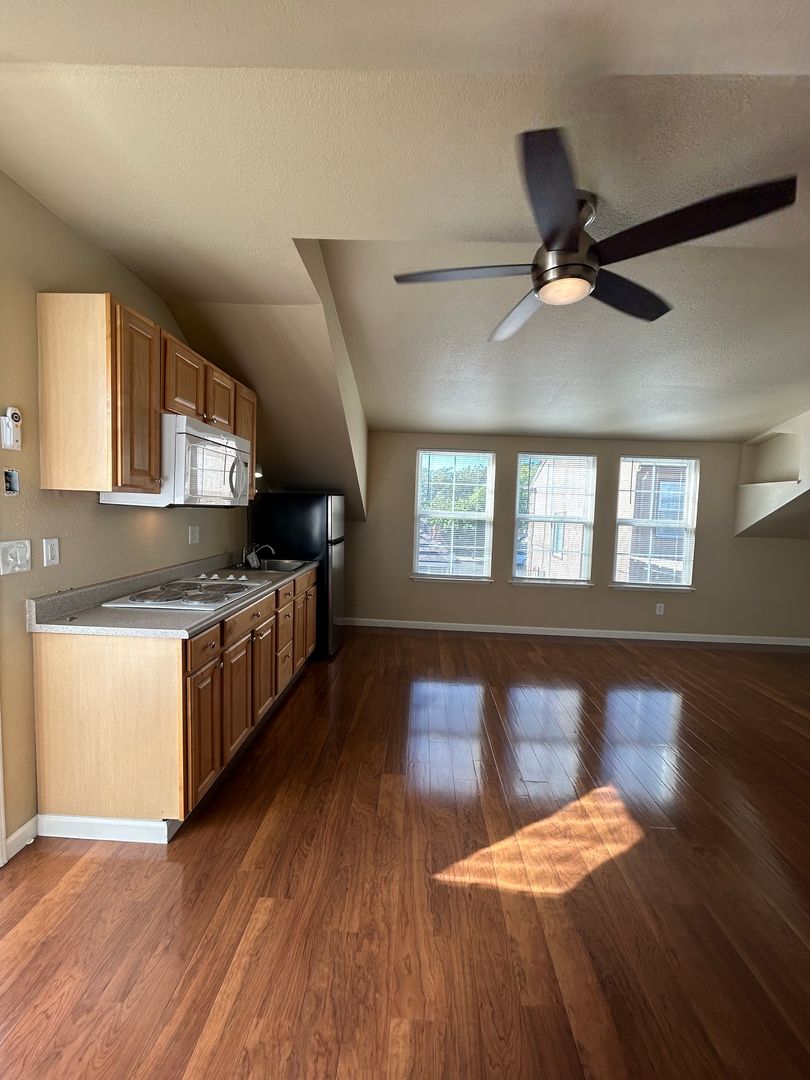 Fairfield House: 5276 Trophy Drive #B