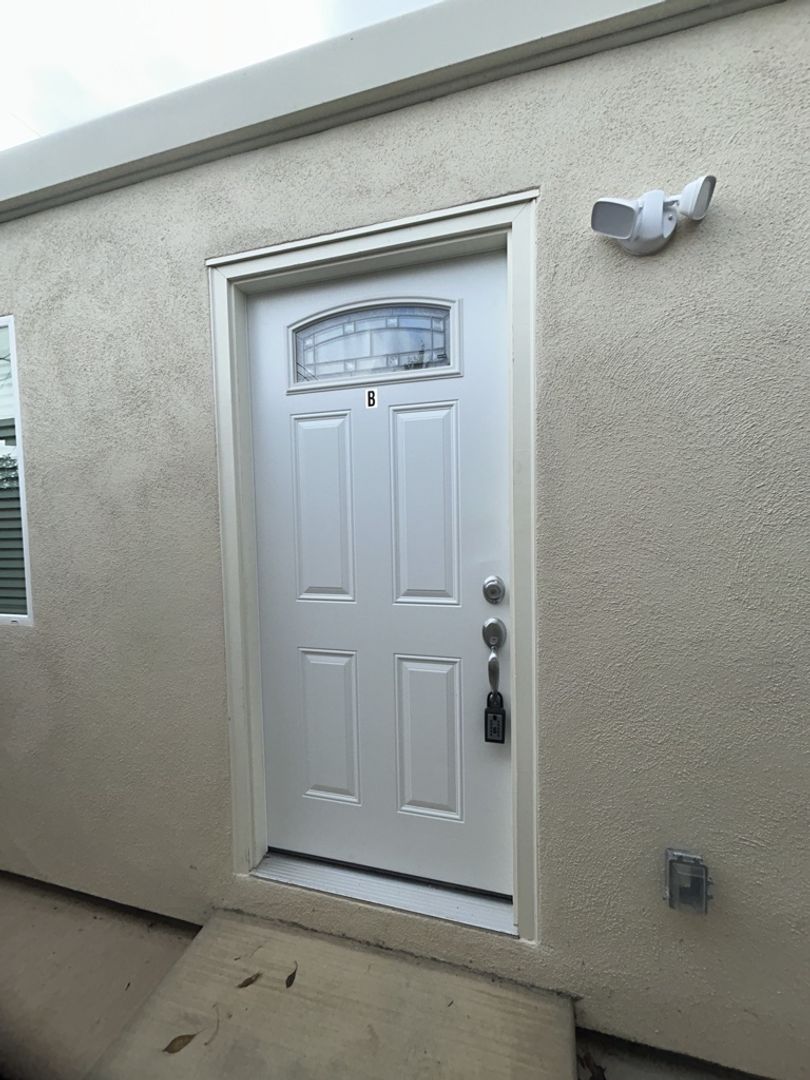 Fairfield Apartment: 1118 2nd Street