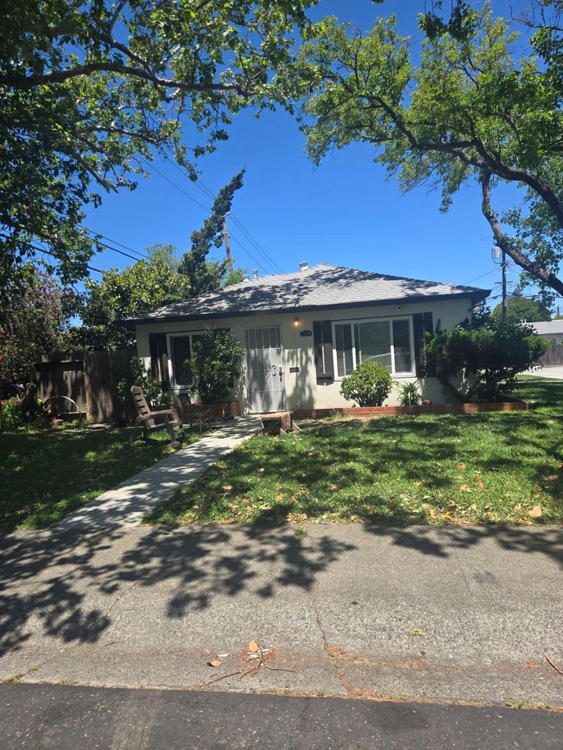 Fairfield Apartment: 518 Carpenter Street