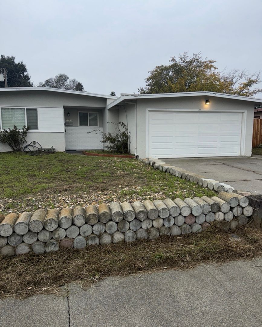 Fairfield House: 2049 San Salvador Street