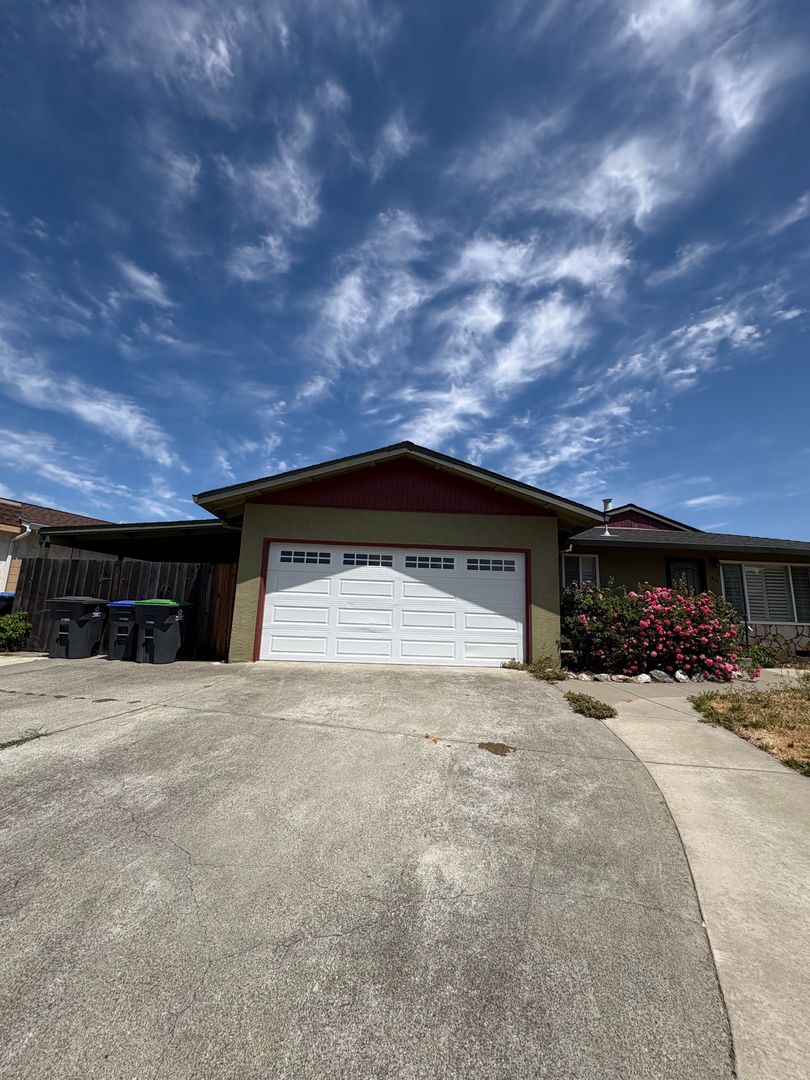 Fairfield House: 254 De Soto Drive
