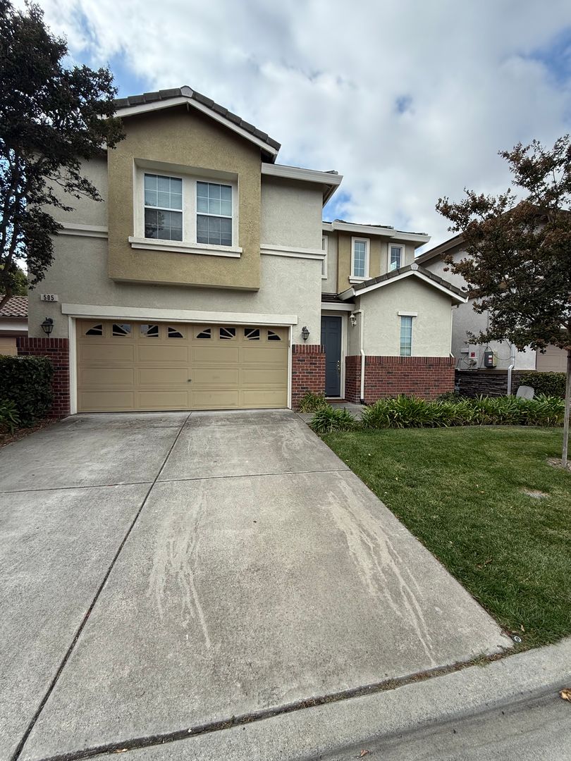 FAIRFIELD House: 505 FLORA SPRINGS