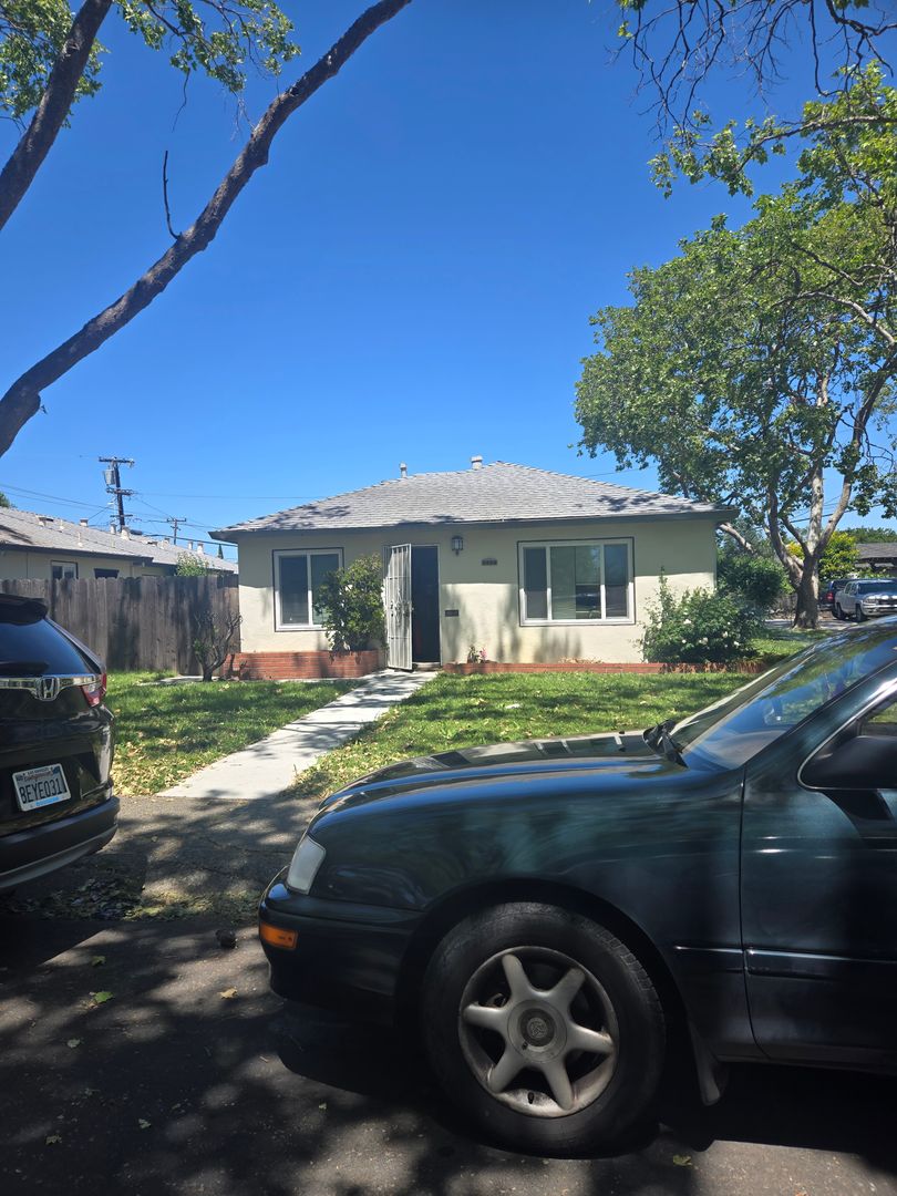 Fairfield Apartment: 512 Carpenter Street