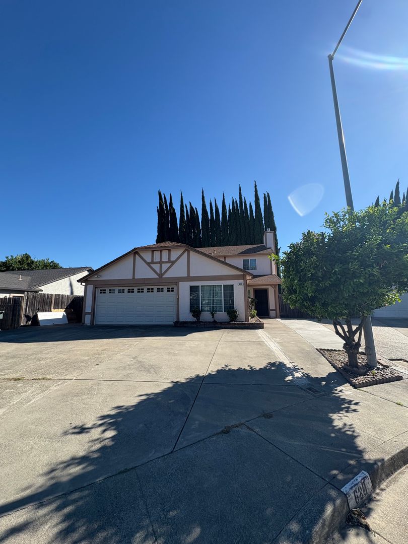 Vacaville House: 628 Saratoga Ct