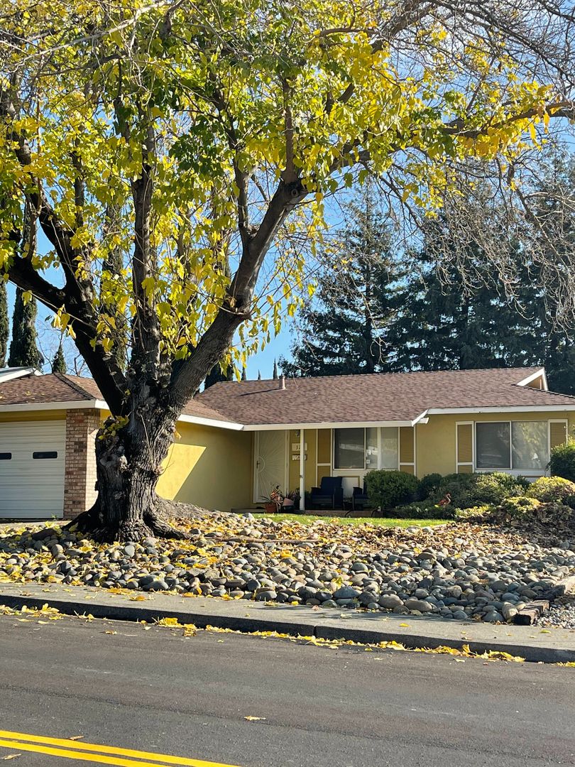 Vacaville House: 320 Beelard Drive