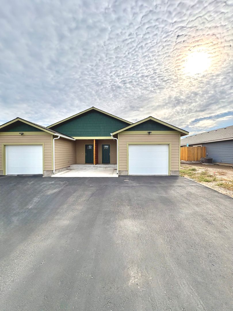 Klamath Falls Apartment: 4255 Wyoming Street
