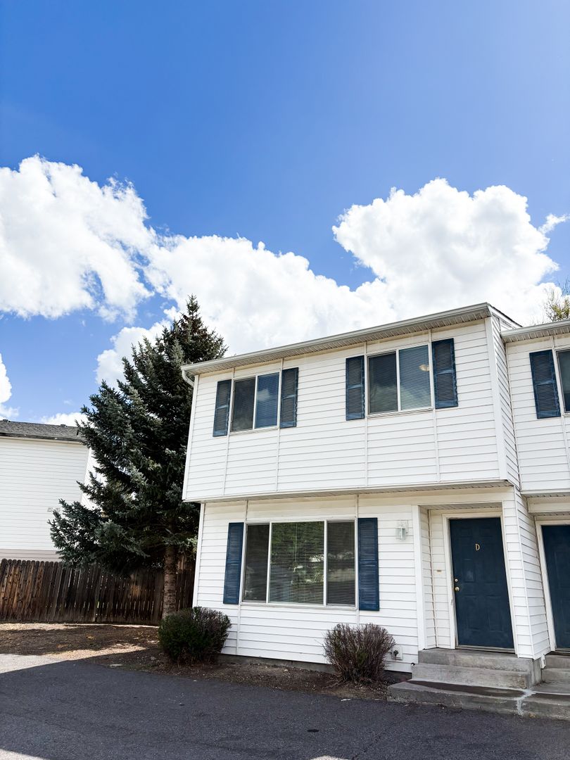 Klamath Falls Apartment: 429 Old Fort Rd