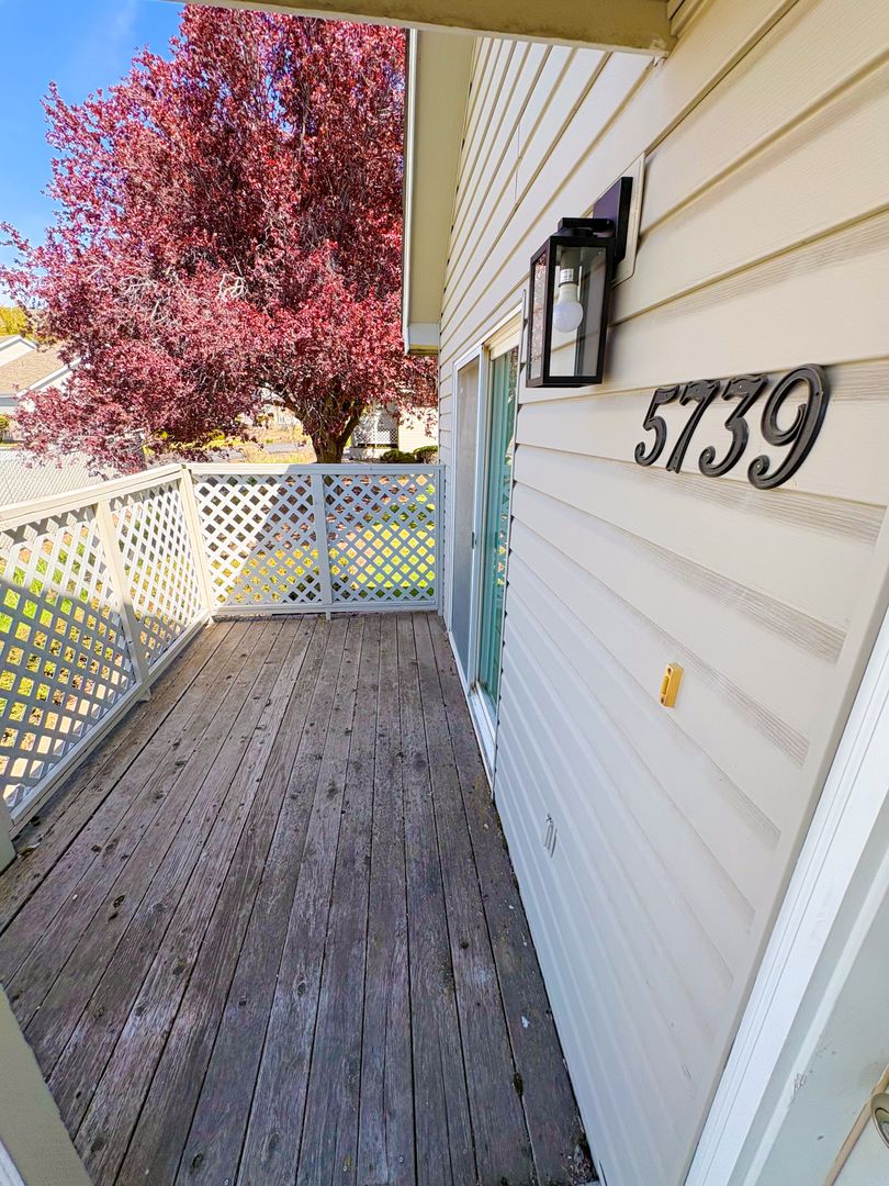 Klamath Falls Apartment: 5733-5735-5737-5739 Glenridge Way