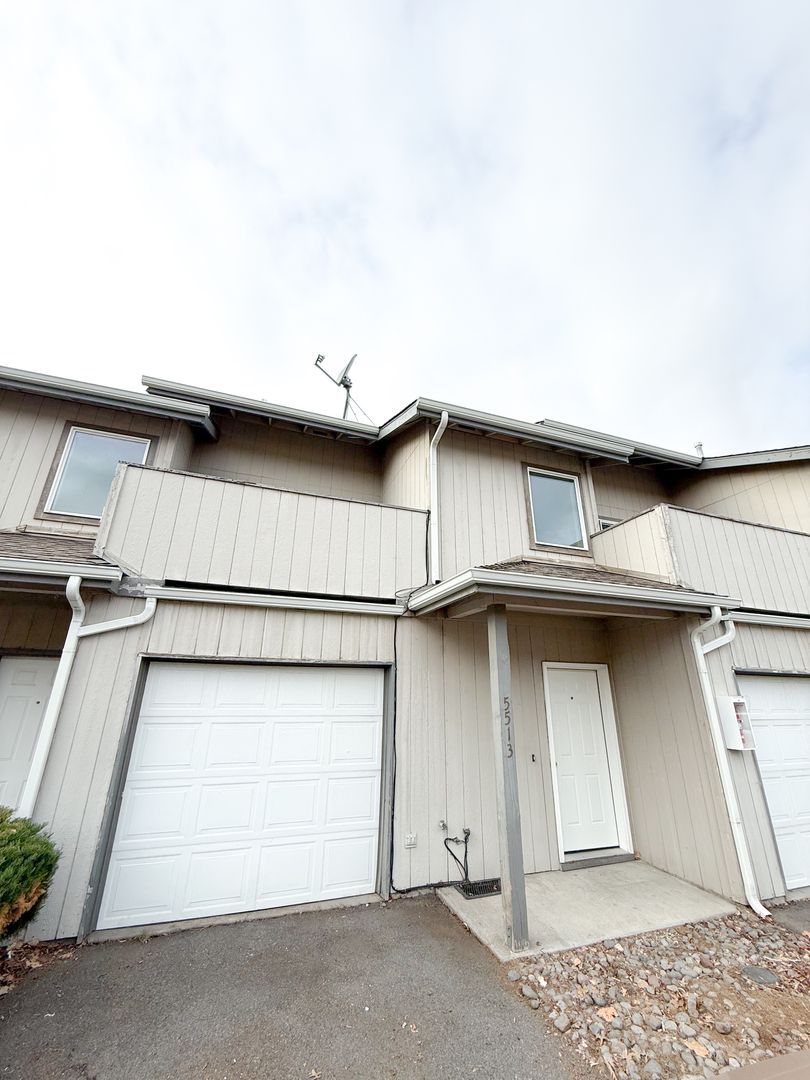 Klamath Falls Apartment: 5511 Glenridge Way