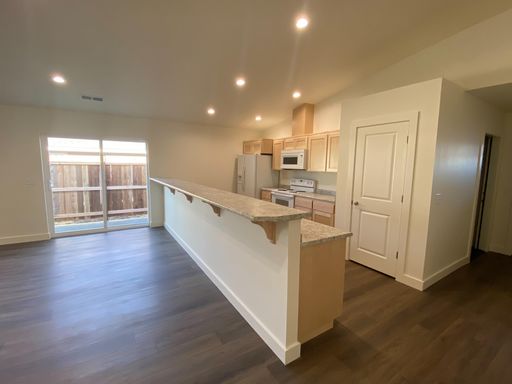 New Duplex 2 Bedroom, 2 Bath *Pending 02/16/22* – photo 1