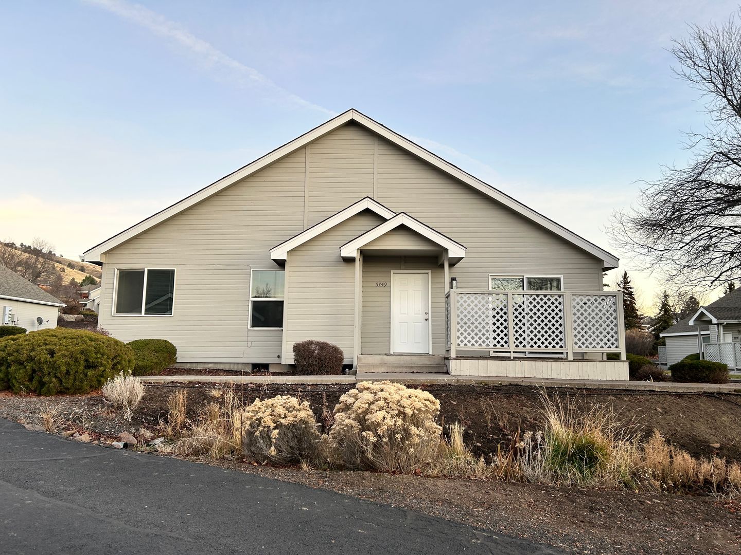 Klamath Falls Apartment: 5743-5745-5747-5749 Glenridge Way