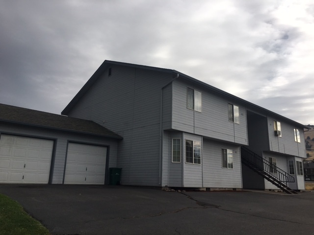 Klamath Falls Apartment: 871 - 877 Homedale Road
