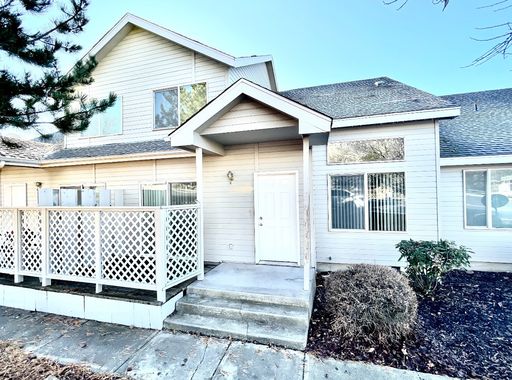 2 Bedroom 1.5 Bath Townhouse – photo 1