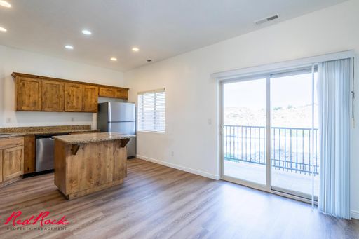 Beautiful Southgate Townhome! 3 Bedroom, 2.5 Bathroom, Dog Friendly – photo 1