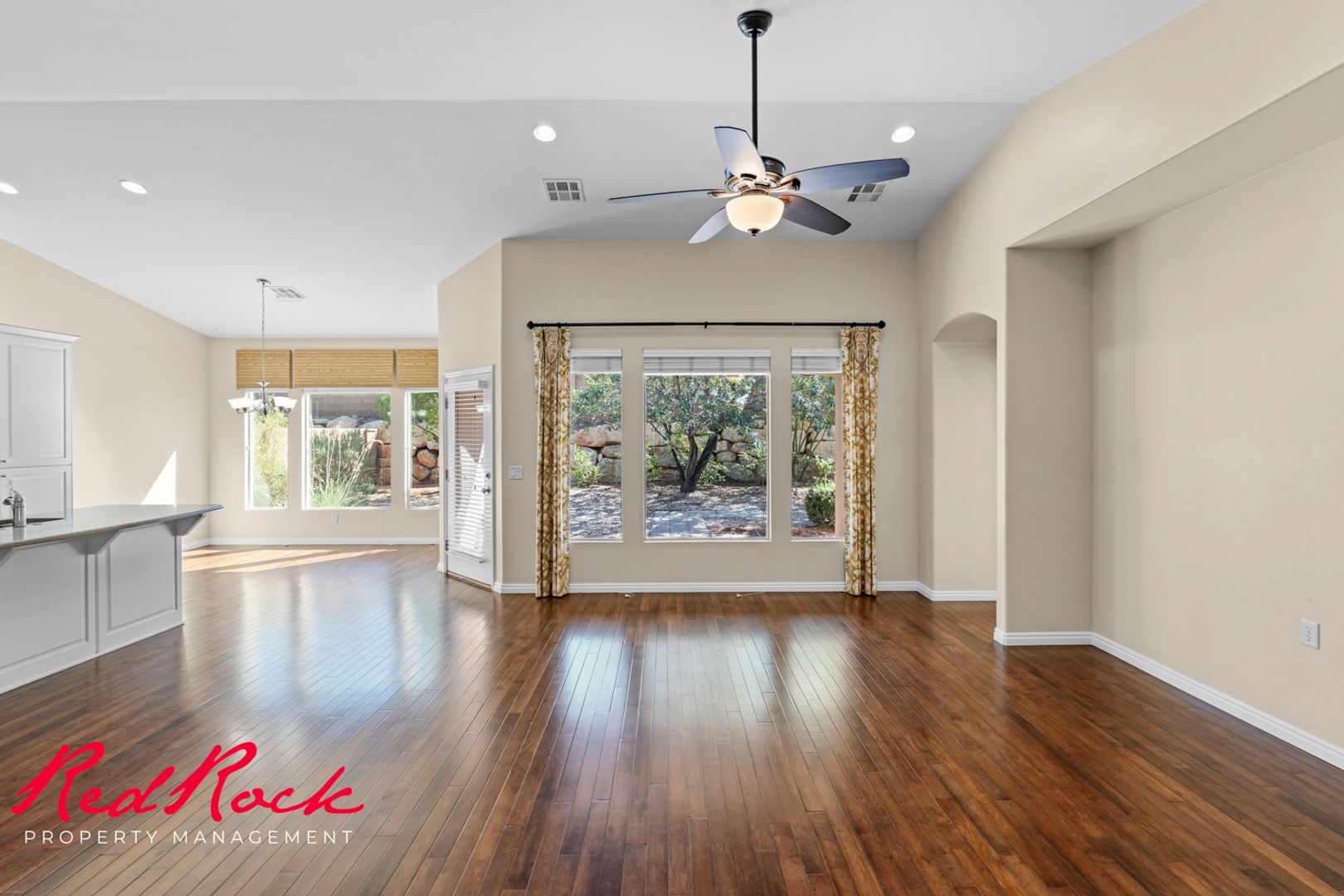 Sun River 2 Bedroom Home with Bonus Den! First Class Amenities! 