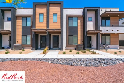 Attractive 3 bedroom townhome – photo 1