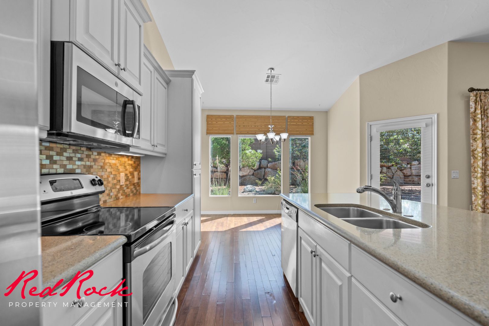 Sun River 2 Bedroom Home with Bonus Den! First Class Amenities! 