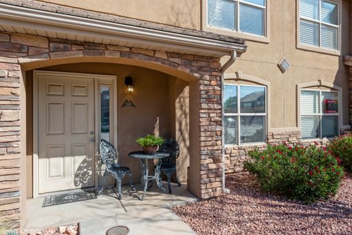 3 Bedroom Townhome with Private Patio – photo 1